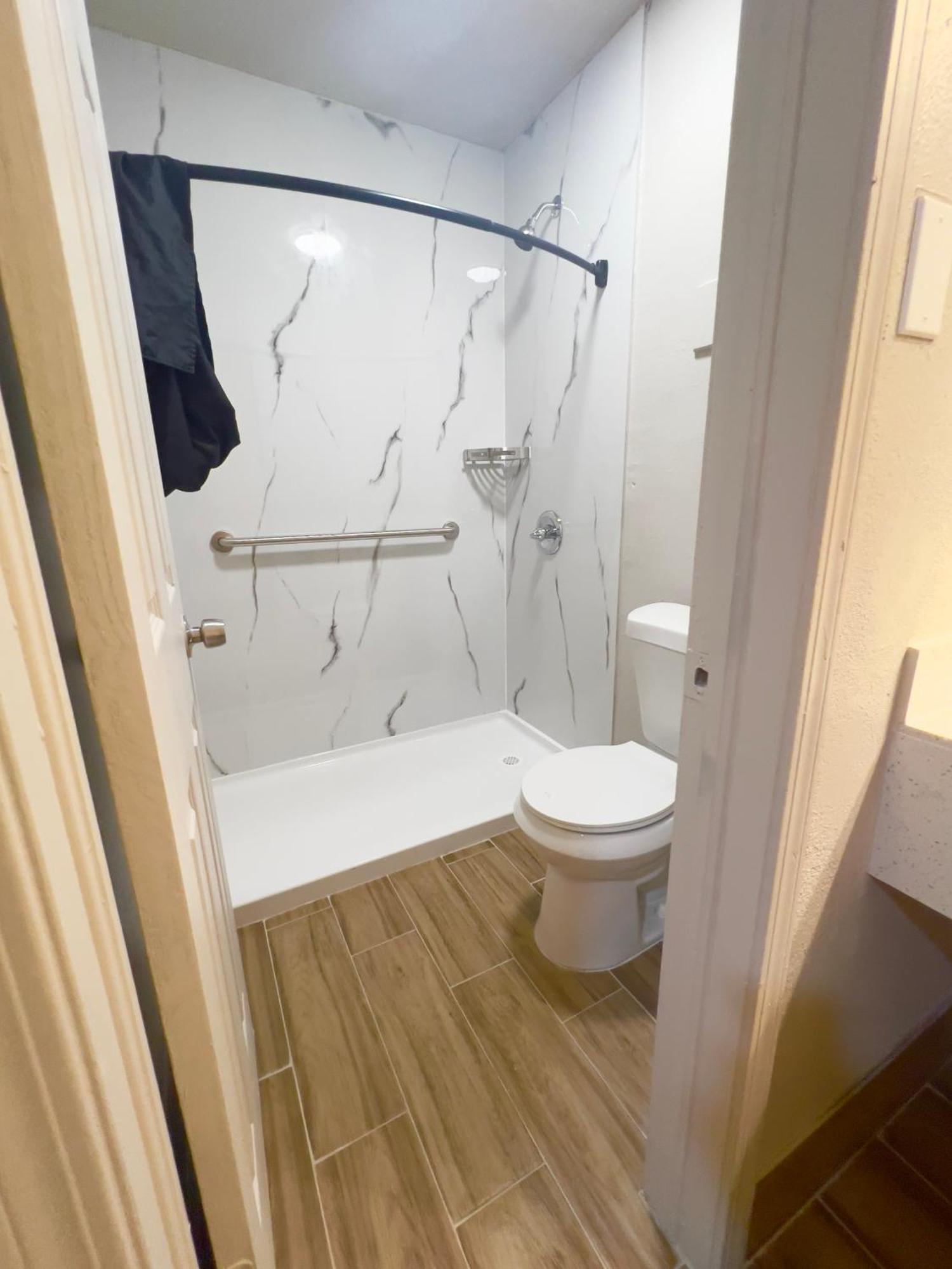 Economy Inn And Suites Tulsa Eksteriør bilde